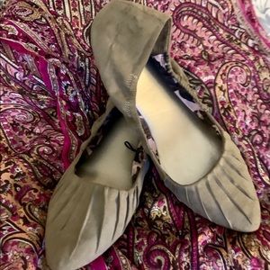 Women’s size 11 TORRID Flats. Really cute!